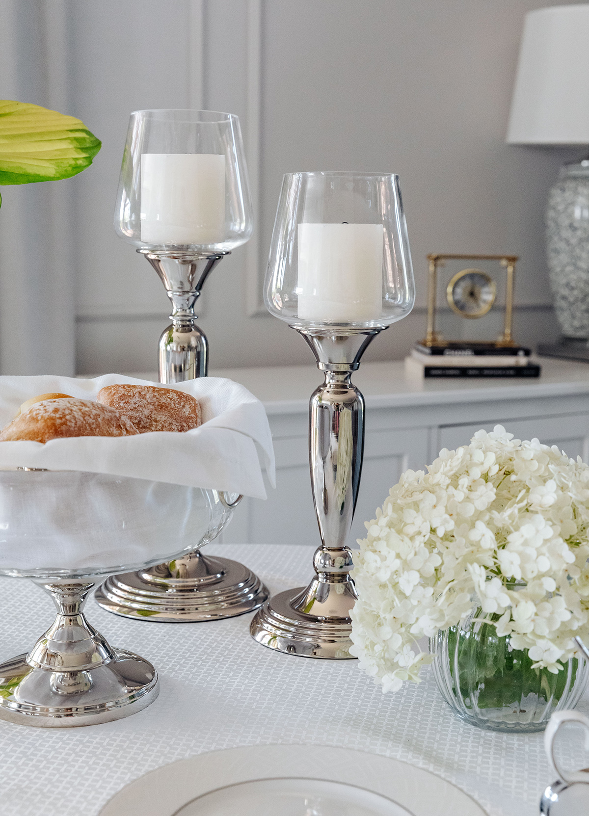 ŚWIECZNIK SOPHIE szklany z metalową podstawą styl nowojorski, ekskluzywny ŚWIECZNIK SOPHIE szklany z metalową podstawą styl nowojorski, ekskluzywny