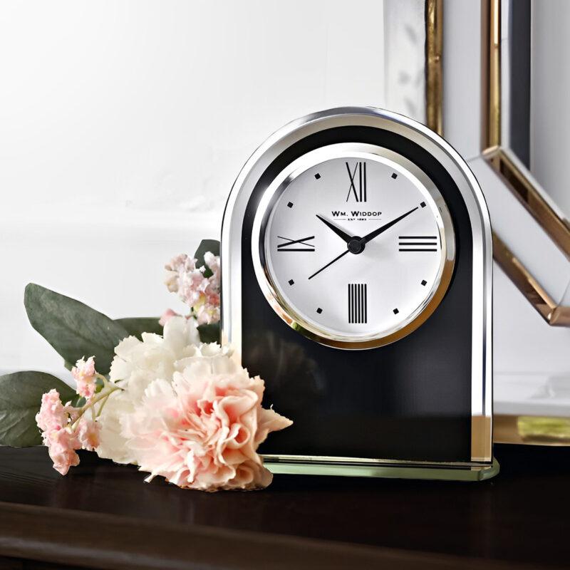 ZEGAR STOJaCY-z okrągła tarcza szklany z czarnymi detalami klasyczny