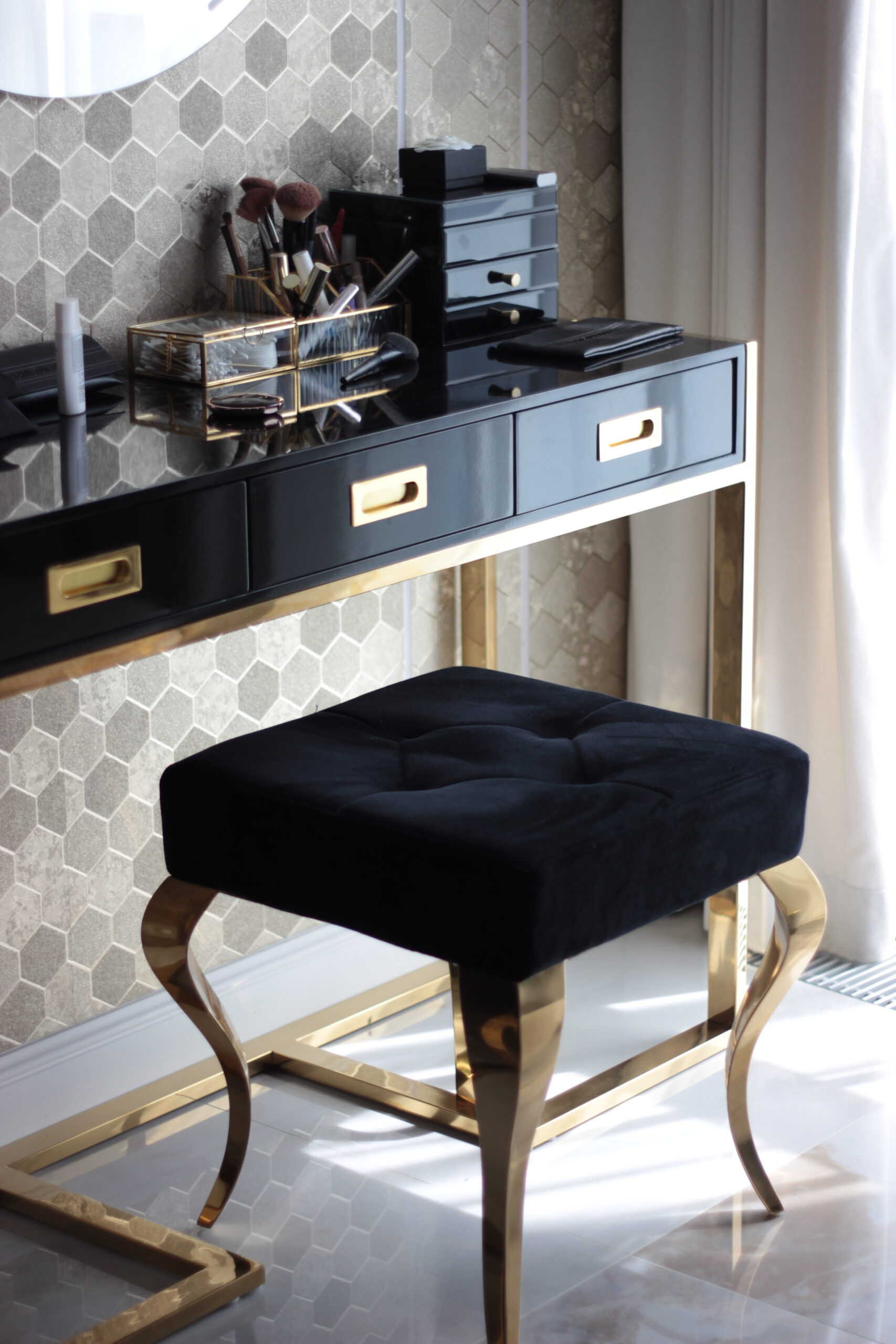 KONSOLA Espiro prostokątna czarny blat złote wykończenie styl glamour, elegacnka KONSOLA Espiro prostokątna czarny blat złote wykończenie styl glamour, elegacnka