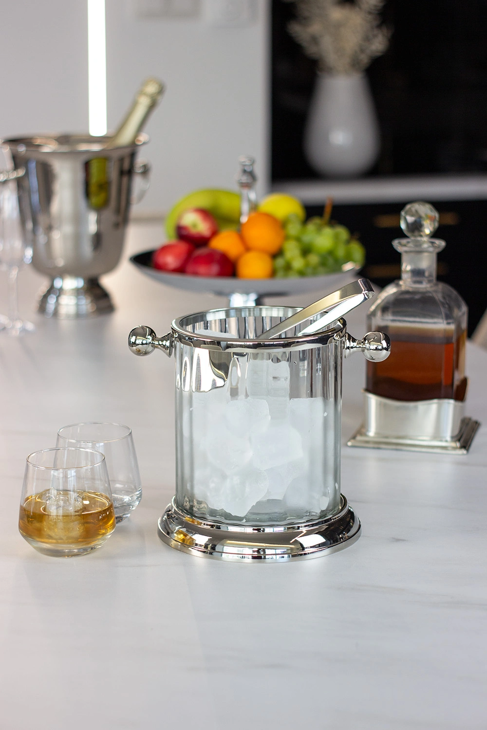 COOLER szklany, ze srebrnymi elementami w stylu glamour, piękny