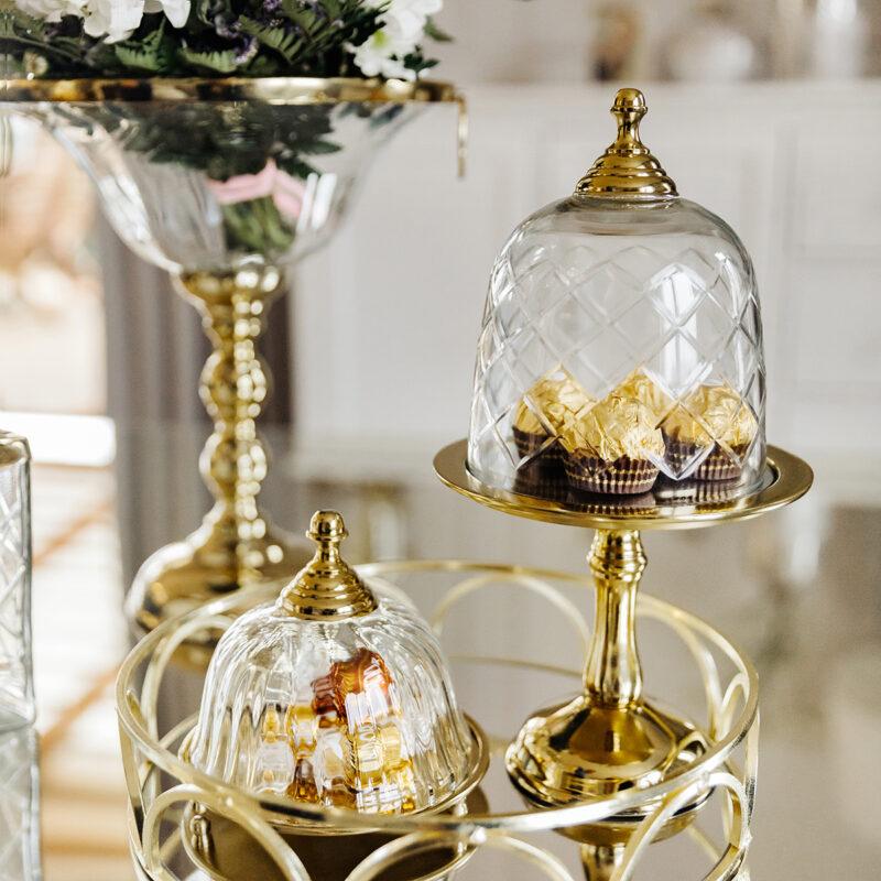 PATERA-ZŁOTA-NA-NÓŻCE ZŁOTA-PATERA-NA-NÓŻCE-ZE-ZŁOTĄ-POKRYWKĄ-NA-SŁODYCZE-GLAMOUR