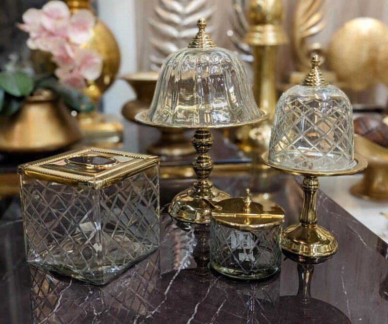 PATERA złota na nóżce ze szklaną osłonką glamour