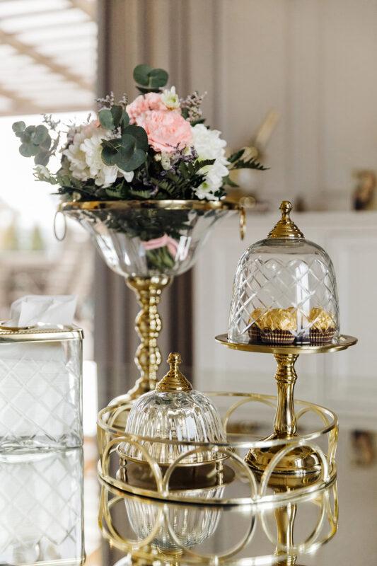 ZŁOTA-PATERA-NA-ZŁOTEJ-NÓŻCE-GLAMOUR PATERA-ZŁOTA-NA-ZŁOTEJ-NÓŻCE-Z-POKRYWKĄ-NA-SŁODYCZE-GLAMOUR