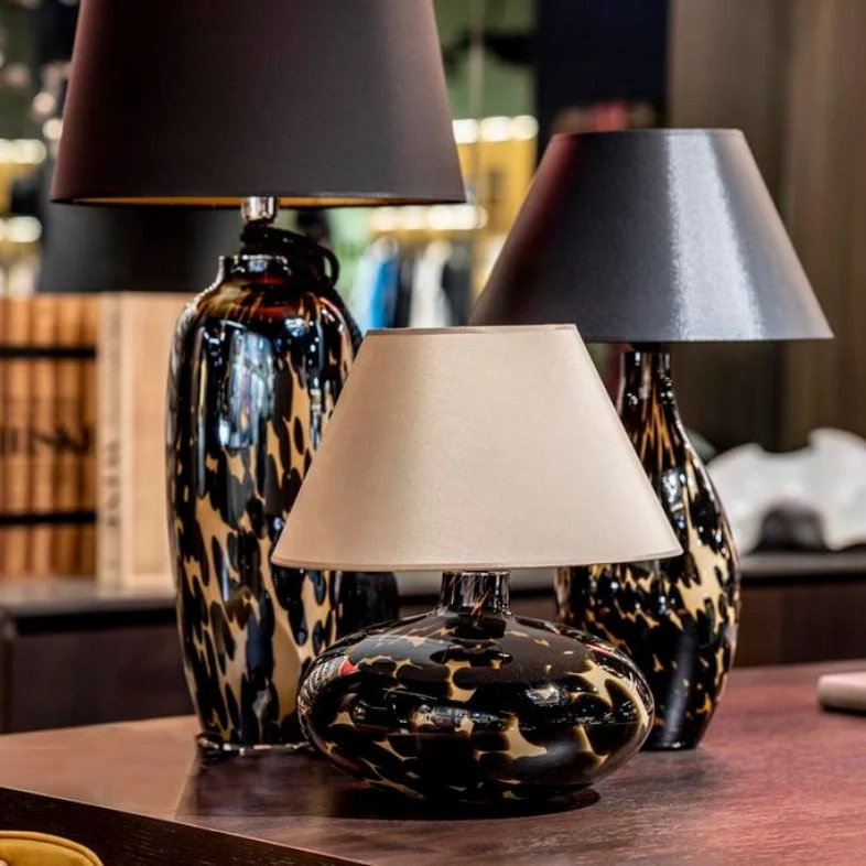 LAMPA STOŁOWA 4concepts Tanzania Szklana Złoty Abażur LAMPA STOŁOWA 4concepts Tanzania Szklana Złoty Abażur