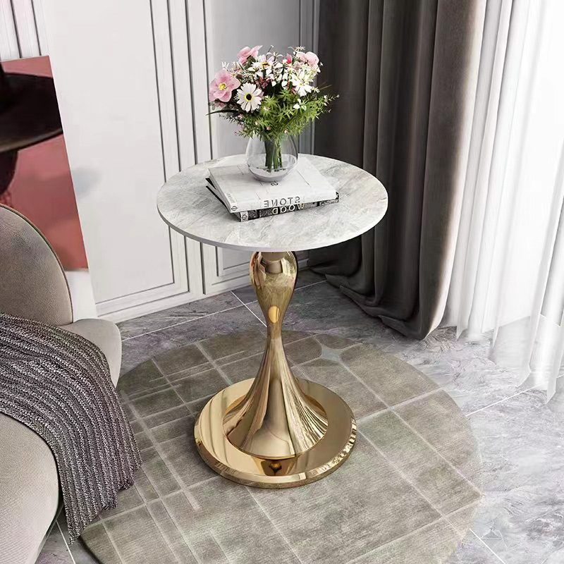 STOLIK POMOCNICZY okrągły, konglomerat marmurowy, złota podstawa STOLIK POMOCNICZY okrągły, konglomerat marmurowy, złota podstawa, glamour
