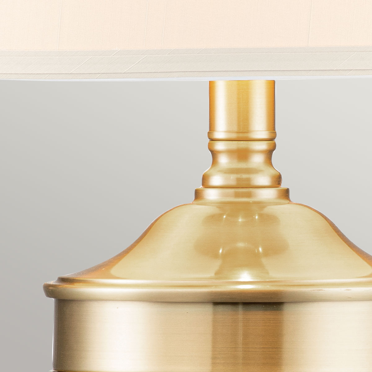 LAMPA STOŁOWA Dennison szczotkowany mosiądz, kremowy abażur, elegancka, styl klasyczny, wyjątkowa LAMPA STOŁOWA-Dennison-szczotkowany-mosiądz-kremowy-abażur-elegancka-styl-glamour-wyjątkowa