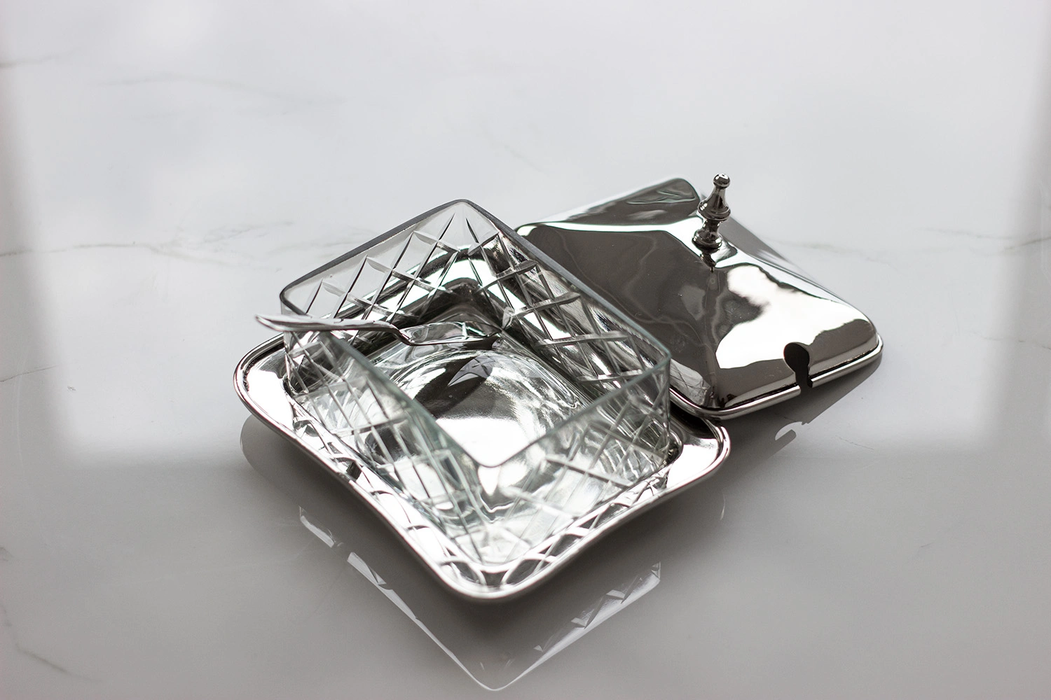 SZKLANA MASELNICZKA na niklowanej tacy, prostokątna, piękna