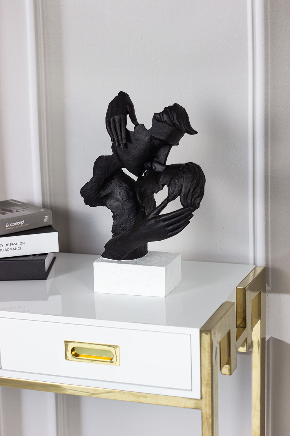 FIGURKA DEKORACYJNA pocałunek pary, czarna, biała podstawa, piękna FIGURKA DEKORACYJNA pocałunek pary, czarna, biała podstawa, piękna
