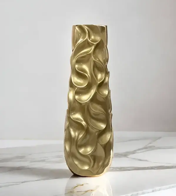 wazon-zloty-oryginalny-wzor-fal-polyskujaca-powierzchnia wazon-dekoracyjny-zloty-wzor-61-cm-fale