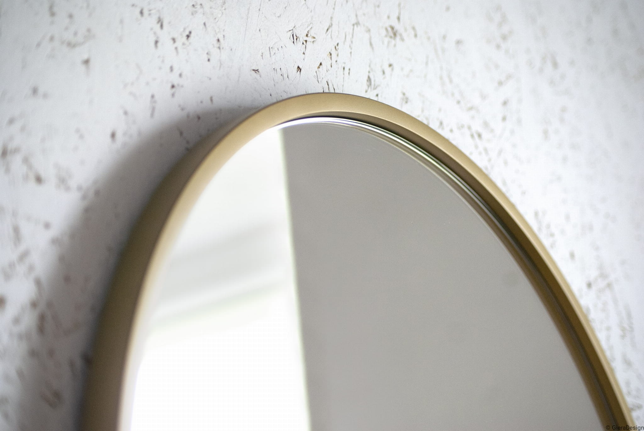 Zblizenie-na-rame-lustra-Ambient-Slim-zlote