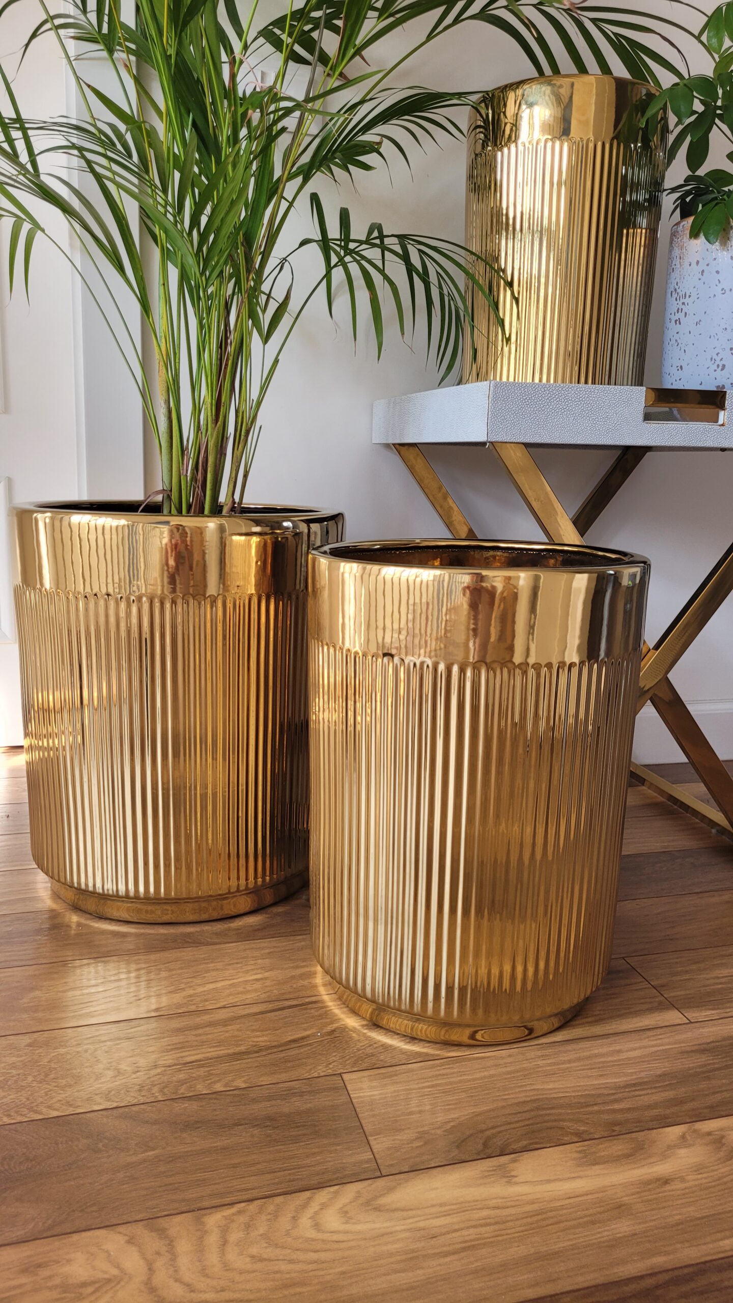 20240423_171311 zestaw-trzech-donic-zlote-prazkowane-zdobienie-duze-poluskujaca-powierzchnia