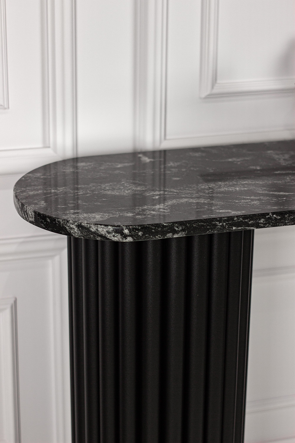 Konsola Else marmurowy blat, ryflowane nogi, nowoczesna, ekskluzywna Konsola Else marmurowy blat, ryflowane nogi, nowoczesna, ekskluzywna