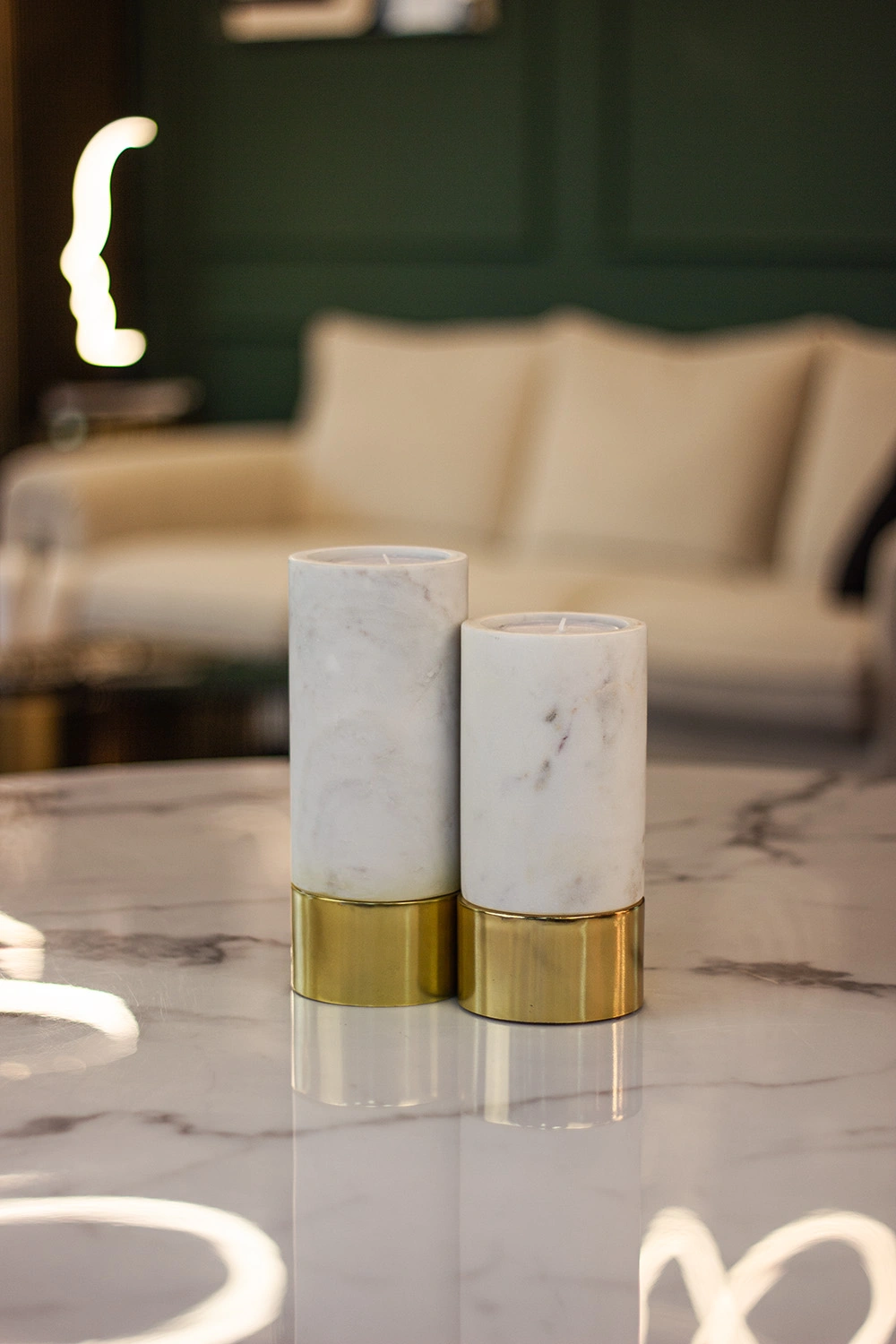 ŚWIECZNIK okrągły z marmurowym korpusem oraz złotym, metalowym detalem, glamour ŚWIECZNIK okrągły z marmurowym korpusem oraz złotym, metalowym detalem, glamour