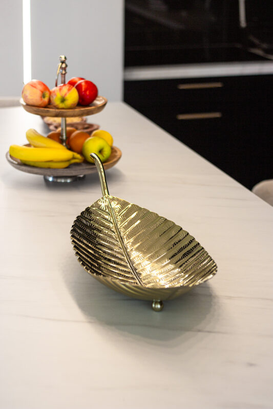 PATERA złota w kształcie dużego liścia, piękna faktura, styl glamour, piękna PATERA złota w kształcie dużego liścia, piękna faktura, styl glamour, piękna