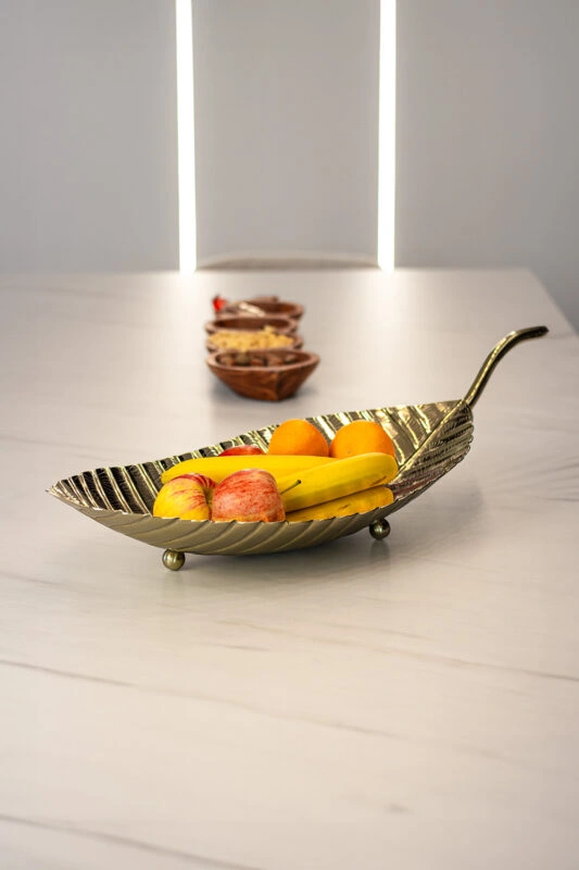 PATERA złota w kształcie dużego liścia, piękna faktura, styl glamour, wyjątkowa PATERA złota w kształcie dużego liścia, piękna faktura, styl glamour, wyjątkowa