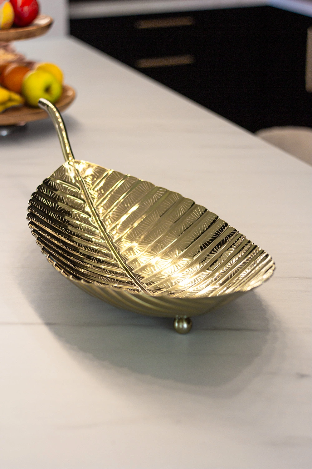 PATERA złota w kształcie dużego liścia, piękna faktura, styl glamour PATERA złota w kształcie dużego liścia, piękna faktura, styl glamour