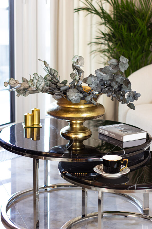 WAZON metalowy, mosiężny kolor, klasyczny kształt, styl glamour, piękny WAZON metalowy, mosiężny kolor, klasyczny kształt, styl glamour, piękny