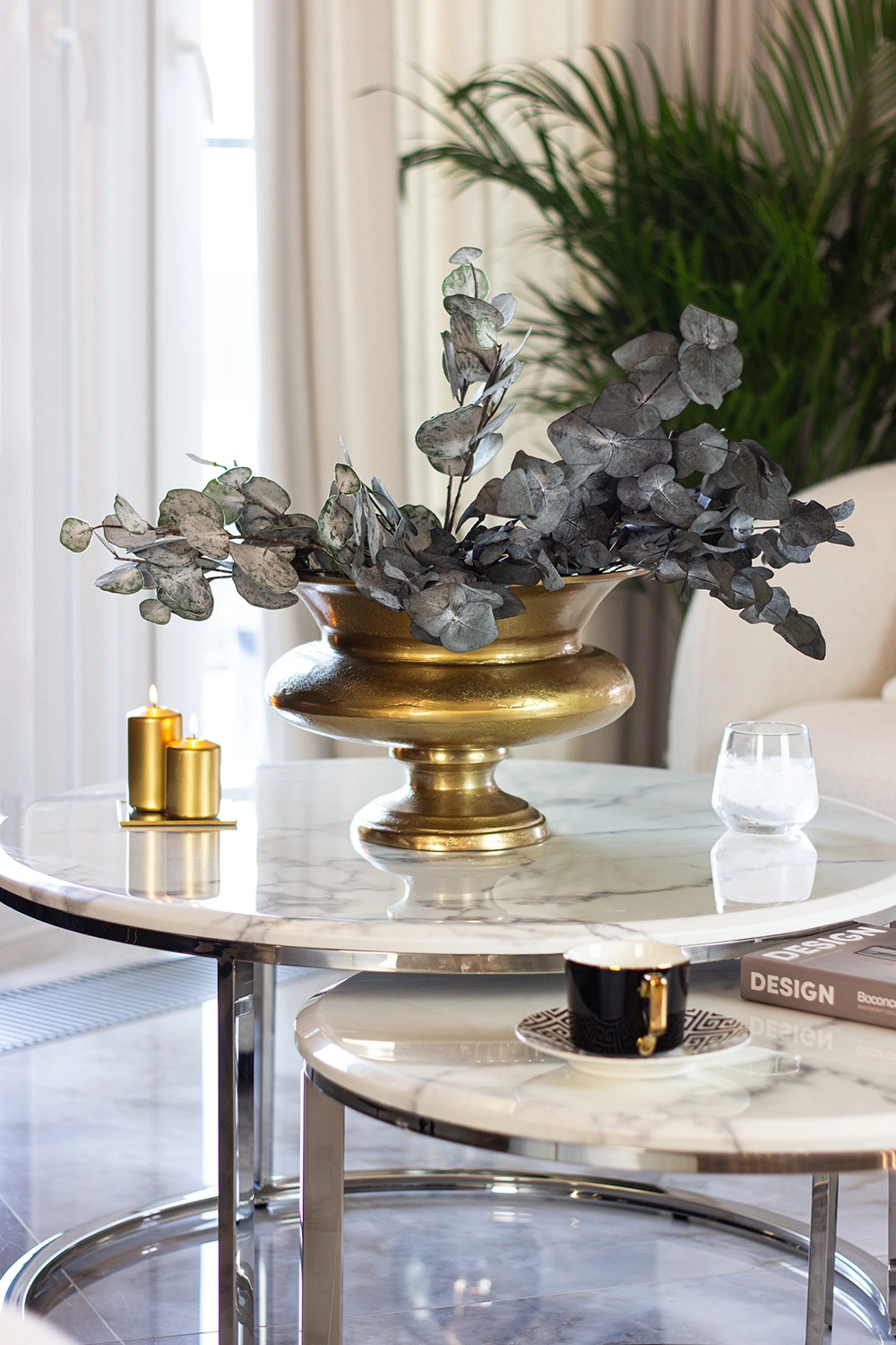 WAZON metalowy, mosiężny kolor, klasyczny kształt, styl glamour WAZON metalowy, mosiężny kolor, klasyczny kształt, styl glamour