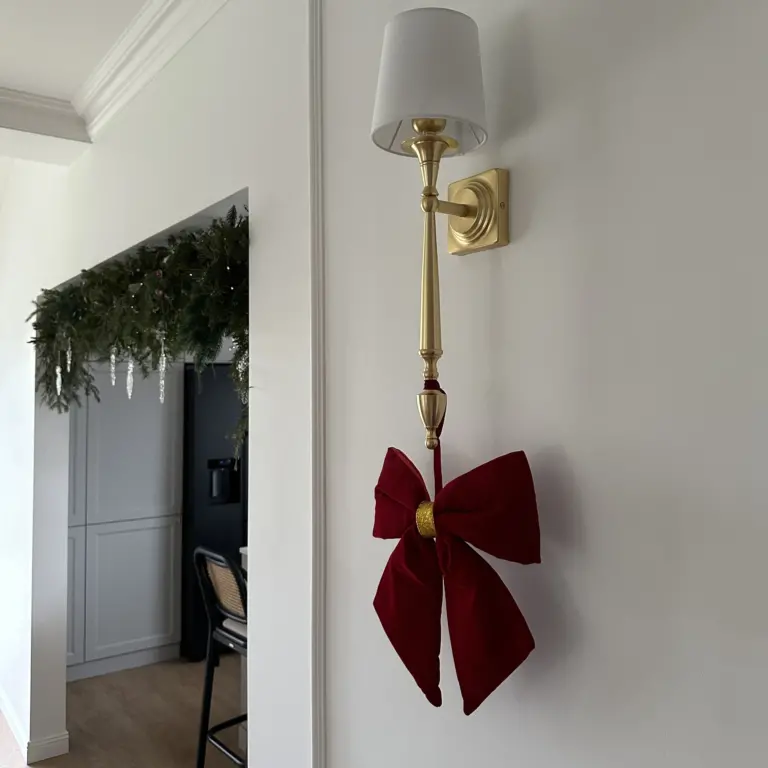 KINKIET Austin mosiężny z białym abażurem, elegancki, klasyczny styl, piękny KINKIET Austin mosiężny z białym abażurem, elegancki, klasyczny styl, piękny