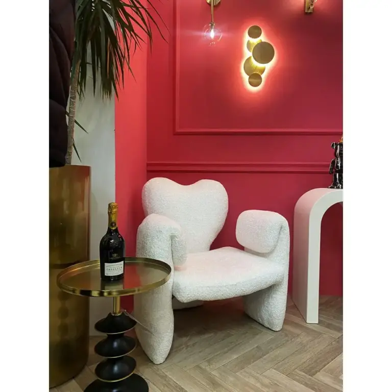 LAMPA ŚCIENNA metalowa obudowa, kolor szczotkowanego złota, awangardowy kształt, piękna LAMPA ŚCIENNA metalowa obudowa, kolor szczotkowanego złota, awangardowy kształt, piękna