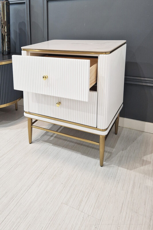 SZAFKA NOCNA ryflowana, biało-złota, blat z syntetycznego marmuru, styl glamour, piękna SZAFKA NOCNA ryflowana, biało-złota, blat z syntetycznego marmuru, styl glamour, piękna