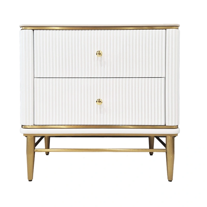 SZAFKA NOCNA ryflowana, biało-złota, blat z syntetycznego marmuru, styl glamour SZAFKA NOCNA ryflowana, biało-złota, blat z syntetycznego marmuru, styl glamour