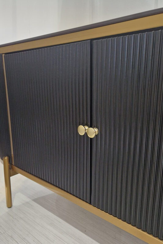 SZAFKA RTV czarno-złota, ryflowane wykończenie, blat ze spieku kamiennego, nowoczesna, glamour, ekskluzywna SZAFKA RTV czarno-złota, ryflowane wykończenie, blat ze spieku kamiennego, nowoczesna, glamour, ekskluzywna