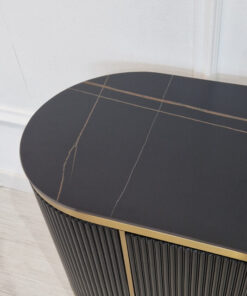 SZAFKA RTV czarno-złota, ryflowane wykończenie, blat ze spieku kamiennego, nowoczesna, glamour, wyjątkowa