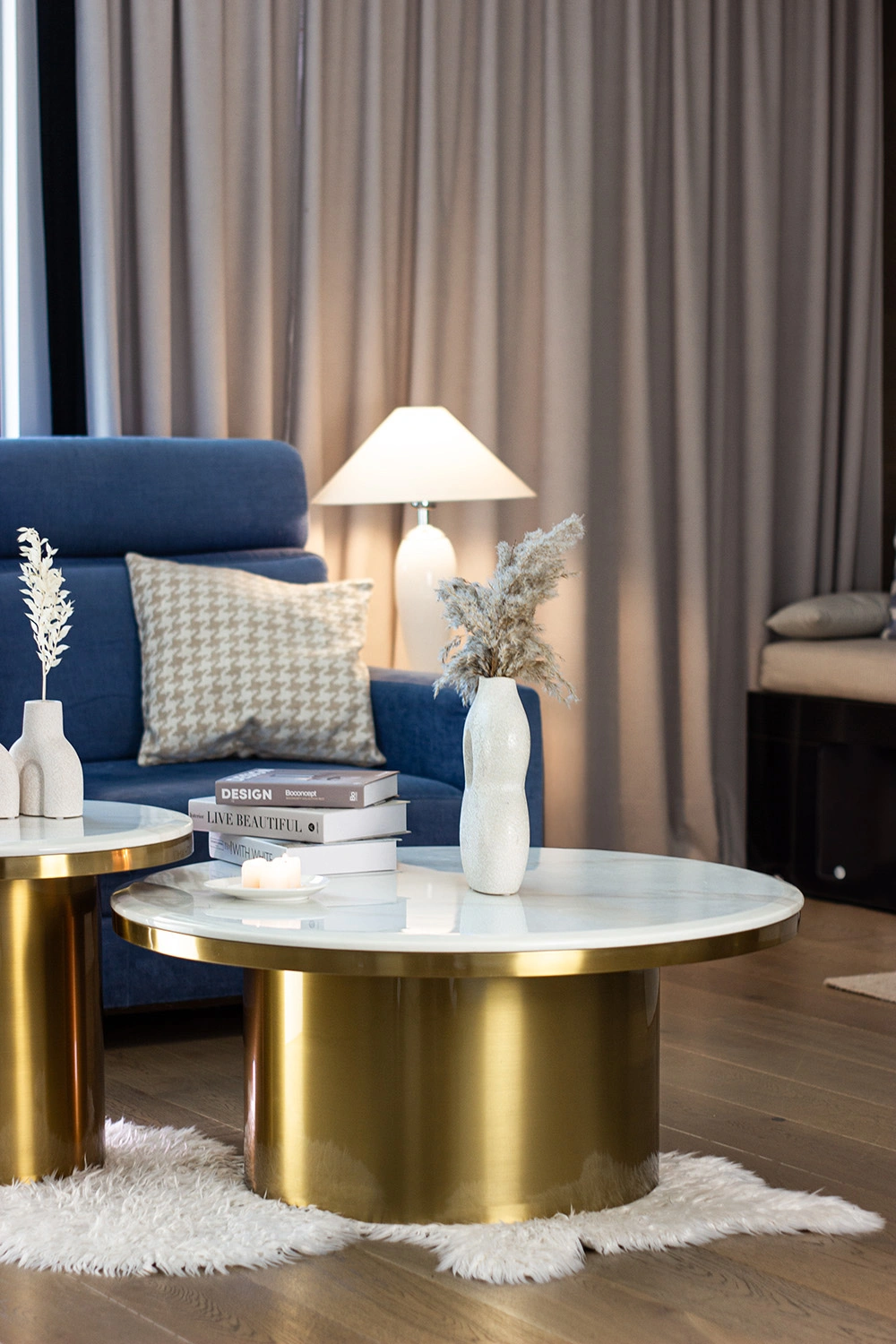 ŁAWA KAWOWA podwójna LUMIERE, spiek kamienny, złota podstawa, okrągła, szczotkowane wykończenie, do salonu ŁAWA KAWOWA podwójna LUMIERE, spiek kamienny, złota podstawa, okrągła, szczotkowane wykończenie, do salonu