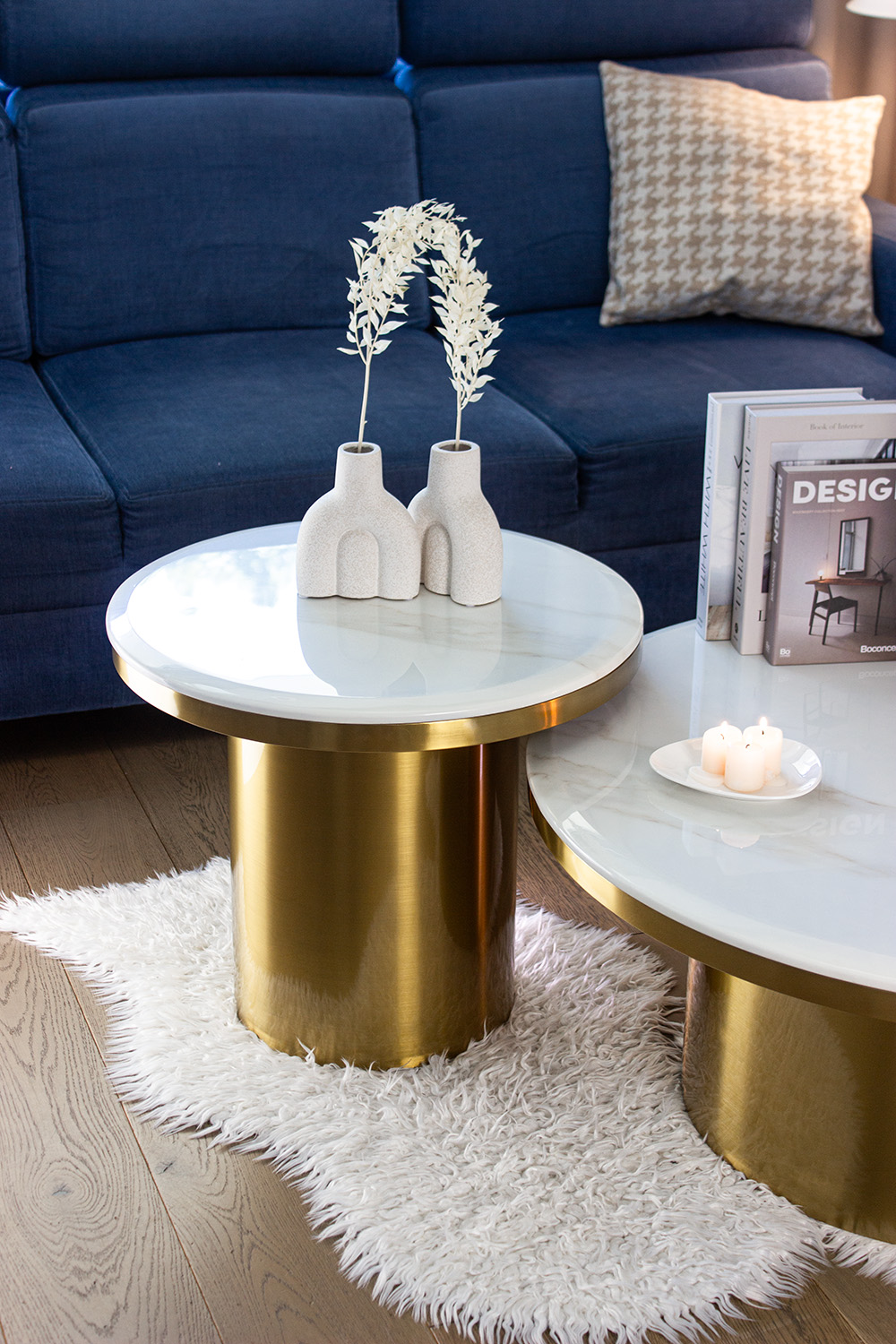 ŁAWA KAWOWA podwójna LUMIERE, spiek kamienny, złota podstawa, okrągła, szczotkowane wykończenie, ekskluzywna ŁAWA KAWOWA podwójna LUMIERE, spiek kamienny, złota podstawa, okrągła, szczotkowane wykończenie, ekskluzywna