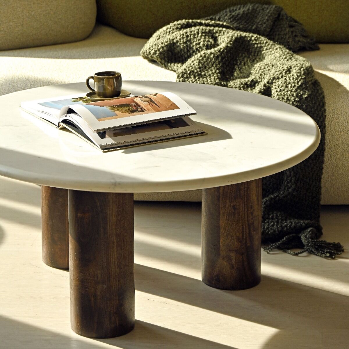 STOLIK KAWOWY okrągły, biały blat z naturalnego marmuru, podstawa z drewna mango, designerski, stylowy STOLIK KAWOWY okrągły, biały blat z naturalnego marmuru, podstawa z drewna mango, designerski, stylowy