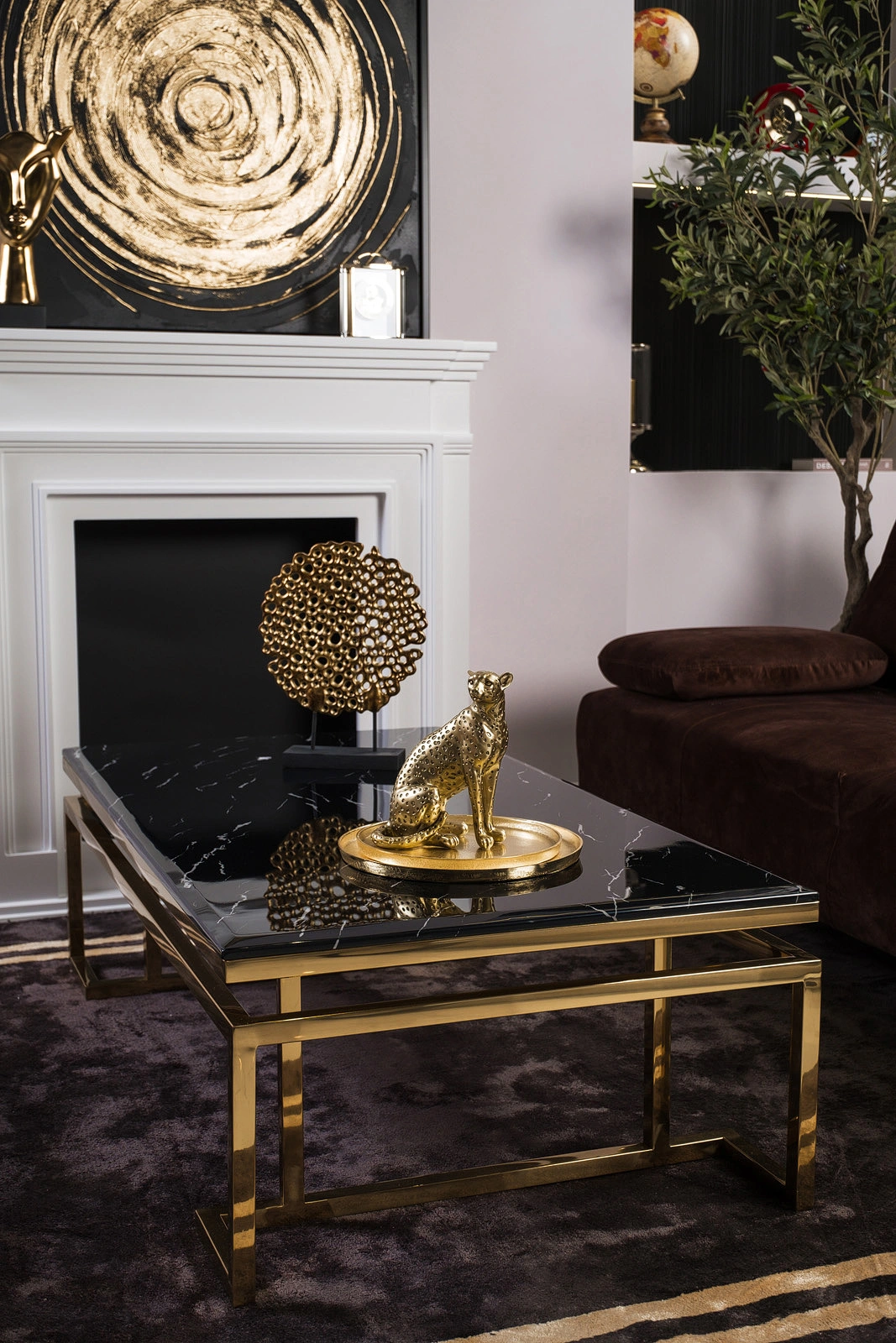 STOLIK-KAWOWY-CASTILLO-prostokatny-na-zlotym-blyszczacym-stelazu-czarny-blat-imitujacy-marmur-nowoczesny-styl-piekny