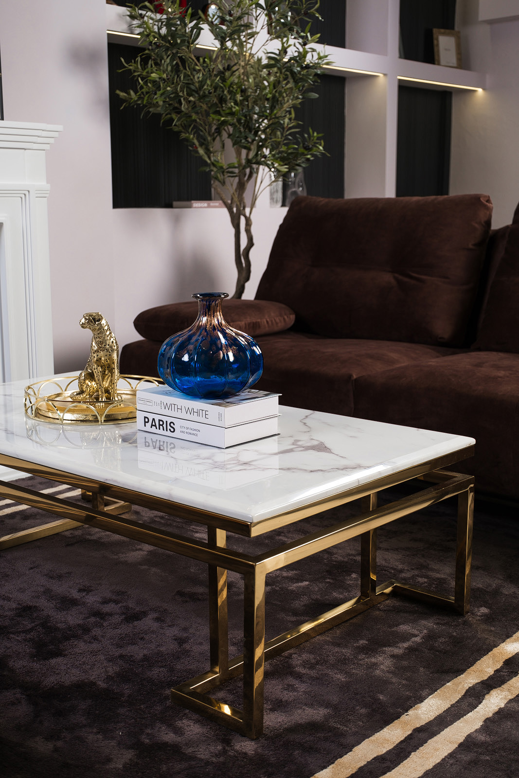 STOLIK KAWOWY CASTILLO prostokątny na złotym błyszczącym stelażu, biały blat imitujący marmur, nowoczesny styl, wyjątkowy STOLIK KAWOWY CASTILLO prostokątny na złotym błyszczącym stelażu, biały blat imitujący marmur, nowoczesny styl, wyjątkowy