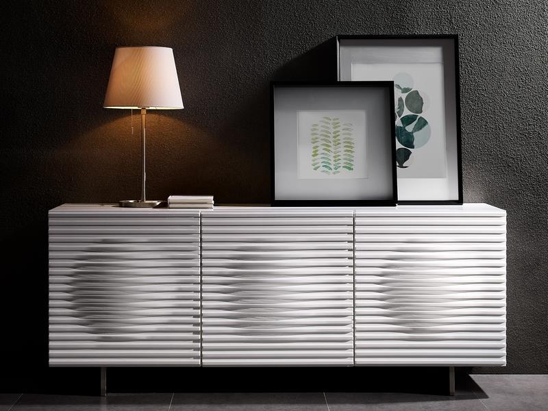 KOMODA, biała, wysoki połysk, parametryczne fronty w stylu modern classic, do salonu KOMODA, biała, wysoki połysk, parametryczne fronty w stylu modern classic, do salonu