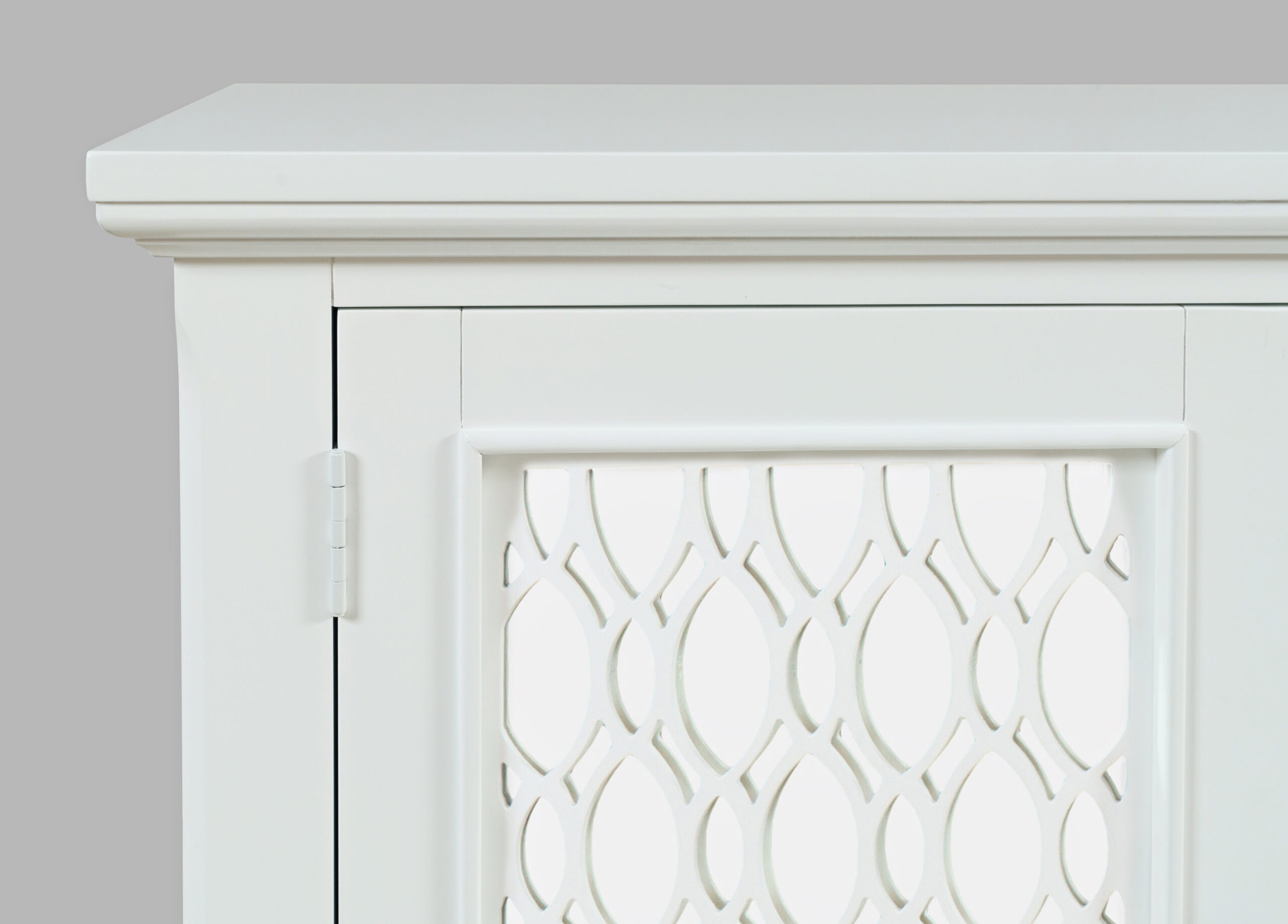 KOMODA biała z lustrzanymi drzwiami wykończonymi ozdobnymi szprosami, z drewna akacji, elegancka, wysokiej jakości