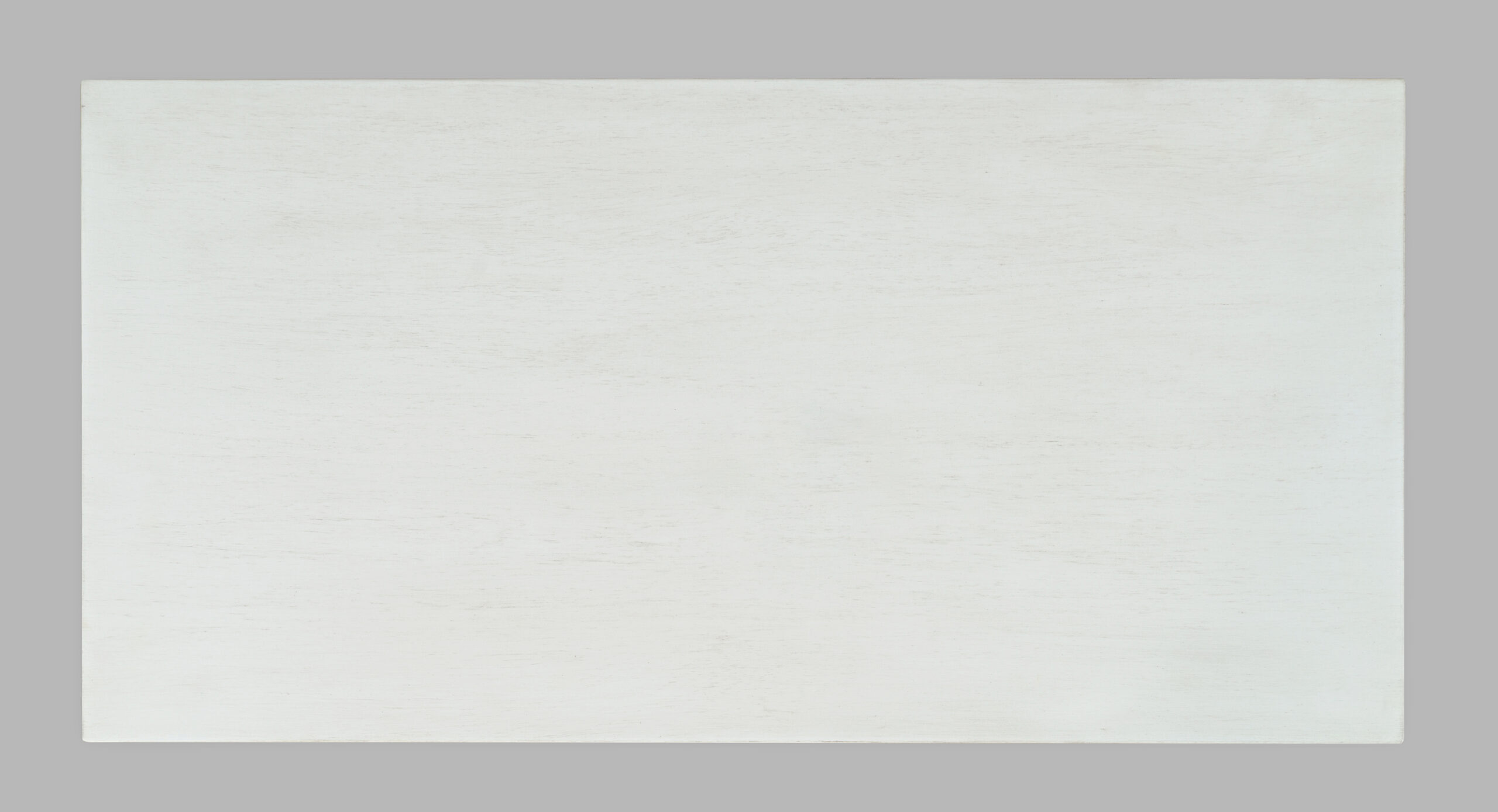 KOMODA biała z przeszklonymi drzwiami i ozdobnymi łukami, elegancka, solidna