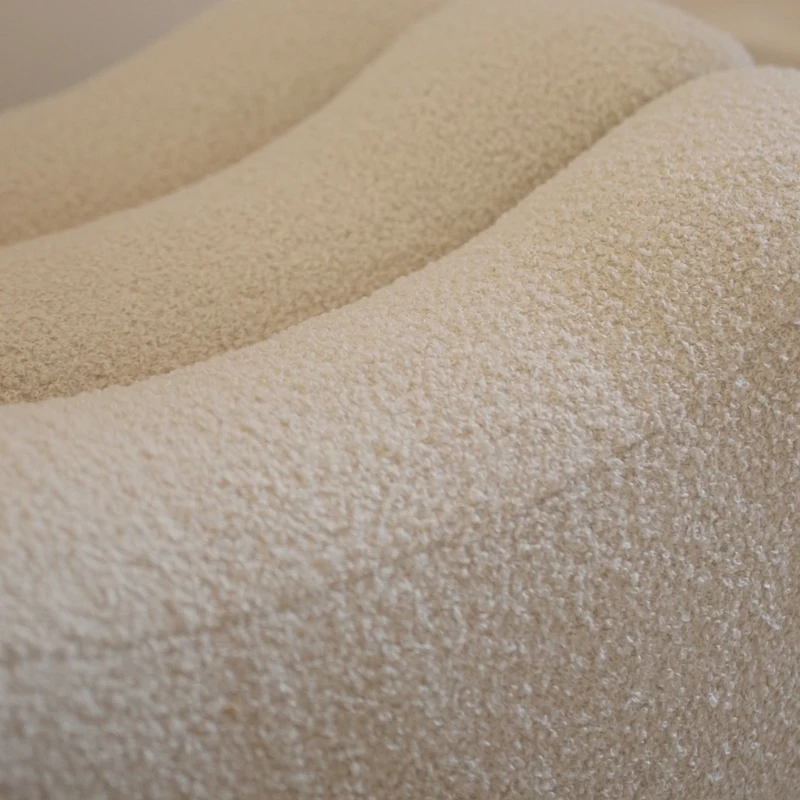 PUFA Rosa biała w tkaninie boucle, zaokrąglone kształty, nowoczesny styl, wygodna PUFA Rosa biała w tkaninie boucle, zaokrąglone kształty, nowoczesny styl, wygodna