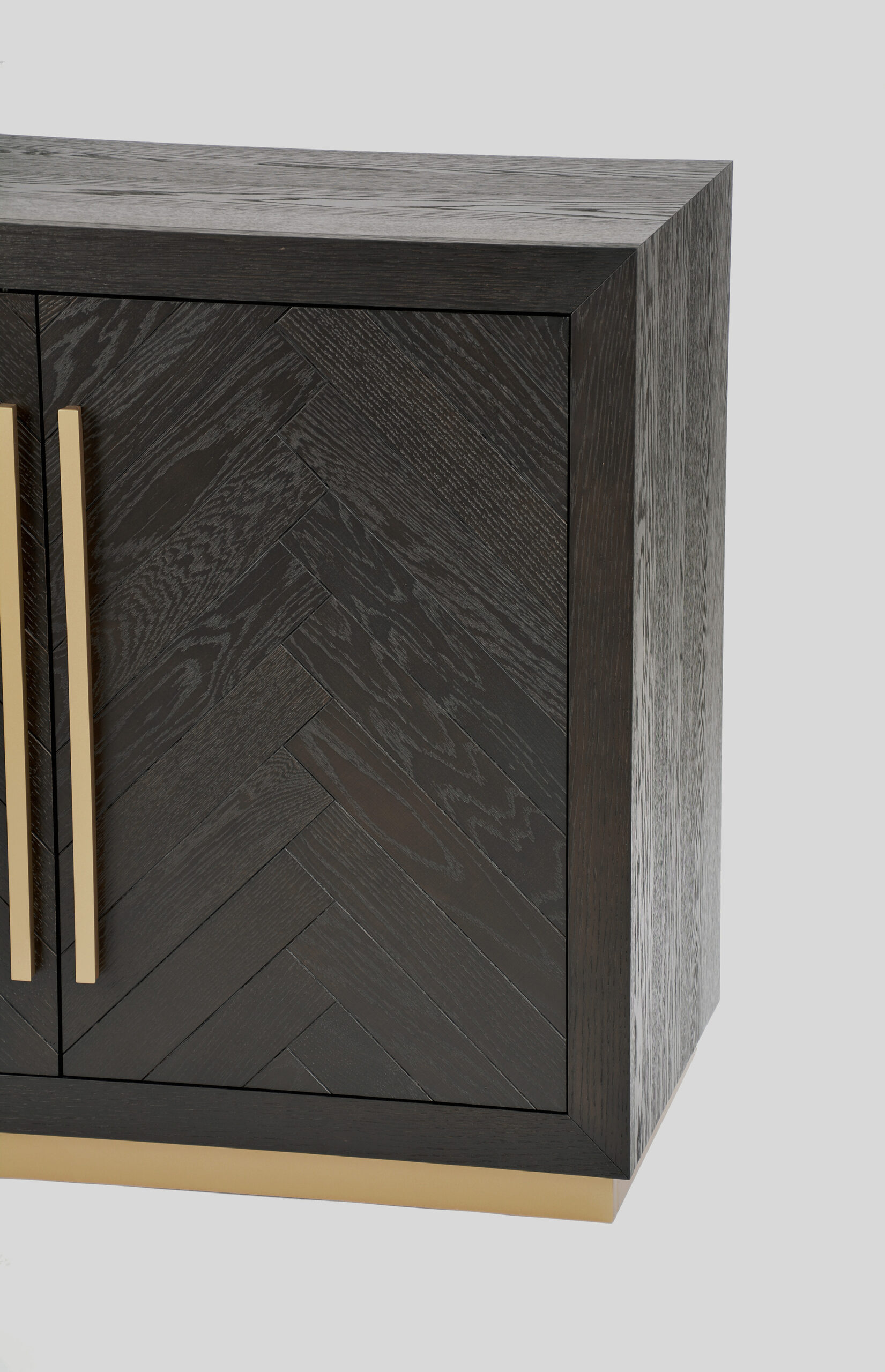 KOMODA Seville z drewna bukowego, czarny korpus, złote półmatowe dodatki, nowoczesny styl glamour, najwyższa jakość