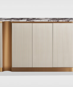 KOMODA z ryflowanym korpusem w jasnokremowym kolorze, złote detale, marmurowy blat, nowoczesny styl