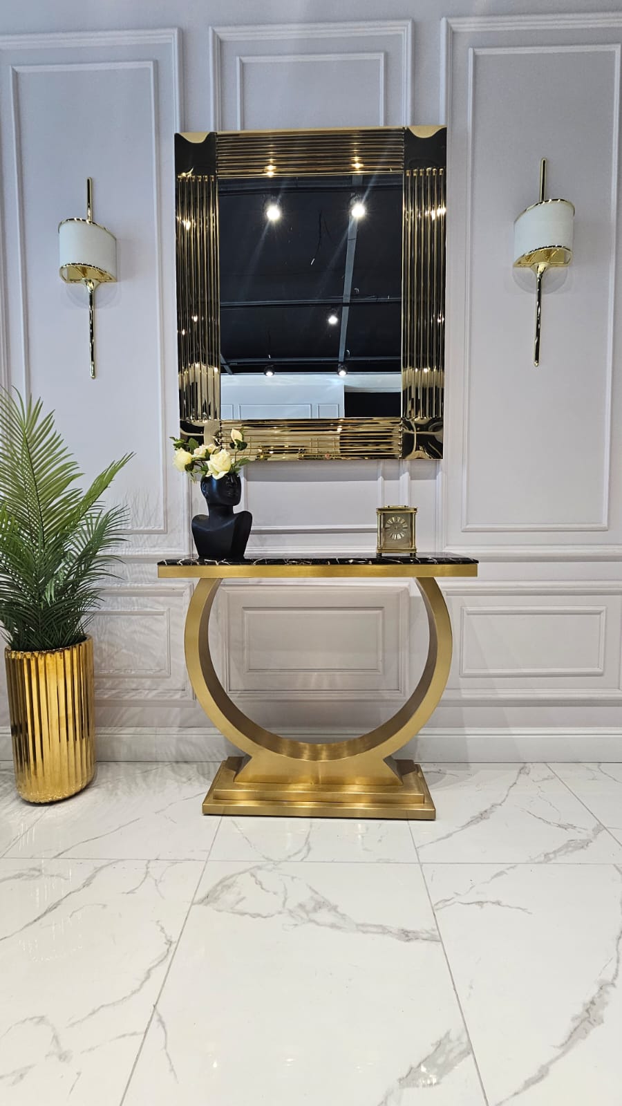 KONSOLA DEKORACYJNA RING, złota podstawa, marmurowy blat, luksusowy i ponadczasowy design 1 KONSOLA DEKORACYJNA RING, złota podstawa, marmurowy blat, luksusowy i ponadczasowy design