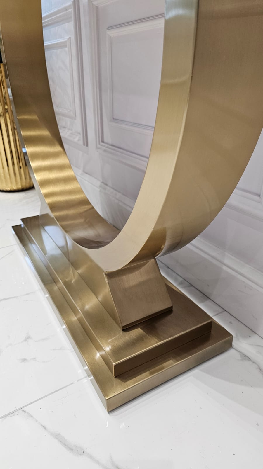 KONSOLA DEKORACYJNA RING, złota podstawa, marmurowy blat, luksusowy i ponadczasowy design 6