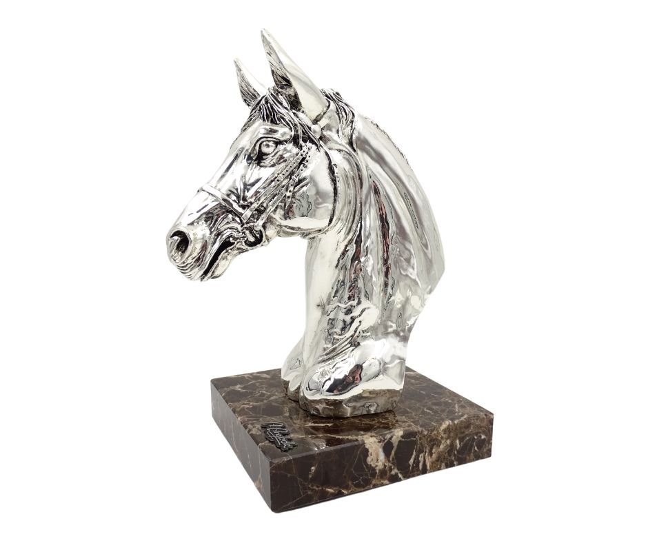 xr:d:DAFIXlgMmLE:11,j:32177339670,t:22080414 RZEŹBA POSREBRZANA Koń, marmur, elegancka figurka dekoracyjna