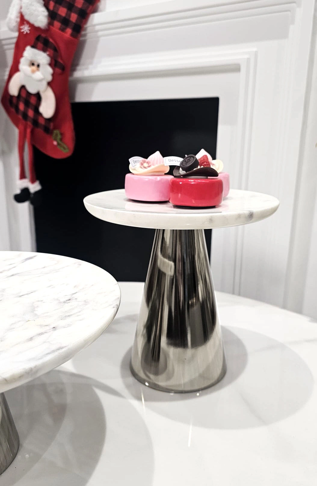 PATERA wysoka srebrna noga, taca z białego marmuru, nowoczesny design