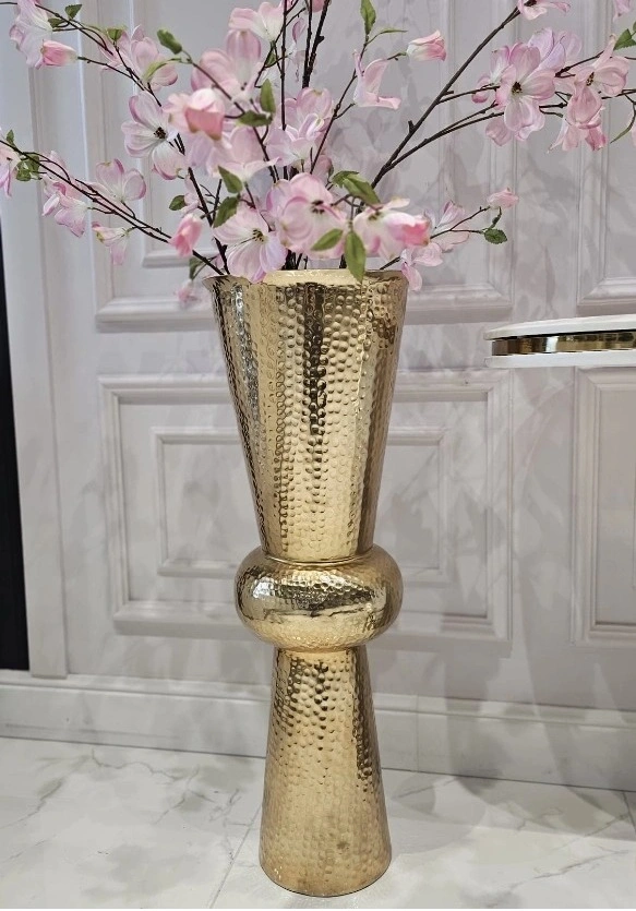 WAZON złoty, w kształcie klepsydry, metalowy, ponadczasowy design, ekskluzywny