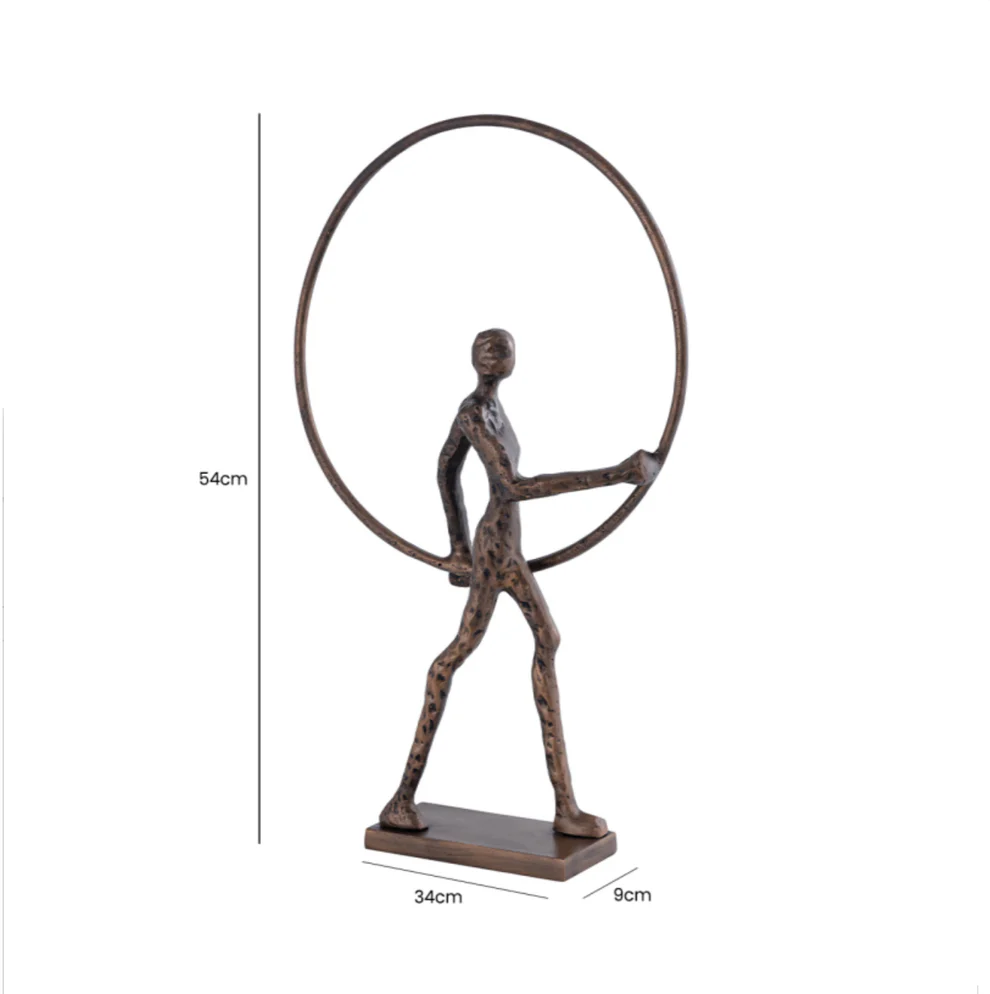 FIGURKA-DEKORACYJNA-metalowa-brazowa-postac-mezczyzny-trzymajacy-pierscien-wymiary FIGURKA-DEKORACYJNA-metalowa-brazowa-postac-mezczyzny-trzymajacy-pierscien-wymiary