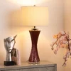 LAMPA-STOLOWA-z-fioletowa-szklana-podstawa-bialy-lniany-abazur-srebrne-metalowe-detale-piekna