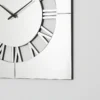 ZEGAR-SCIENNY-kwadratowy-lustrzany-rzymskie-cyfry-wyciete-w-tarczy-luksusowy-design-premium