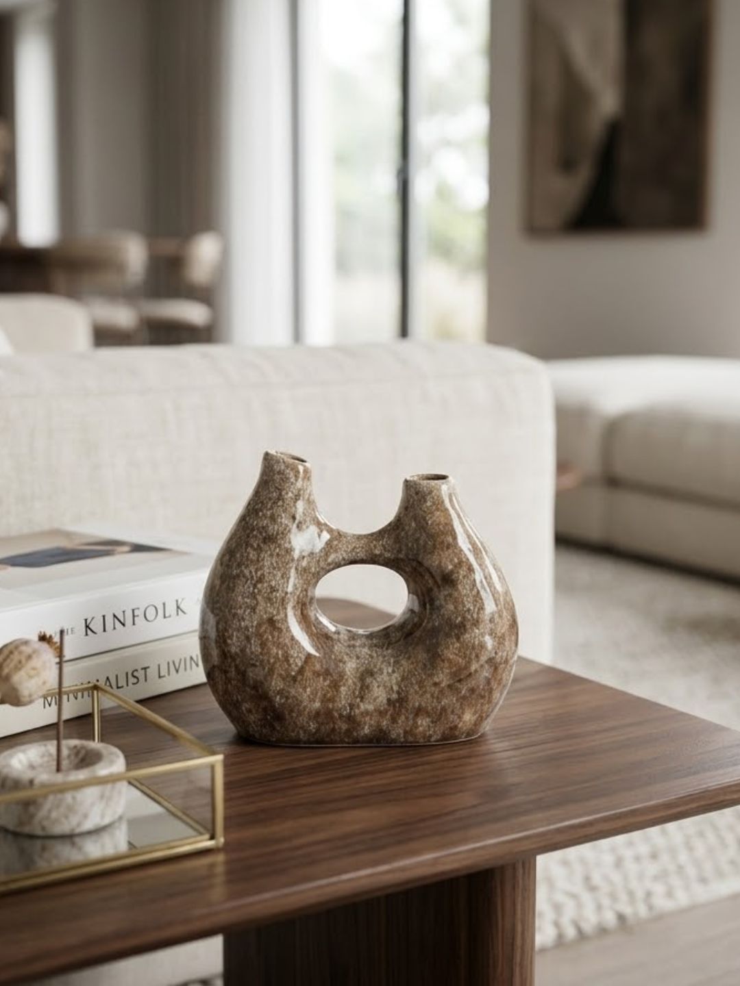 WAZON DEKORACYJNY ceramiczny o wyjątkowym kształcie, brązowy kolor w lśniącym wykończeniu, niski WAZON DEKORACYJNY ceramiczny o wyjątkowym kształcie, brązowy kolor w lśniącym wykończeniu, niski